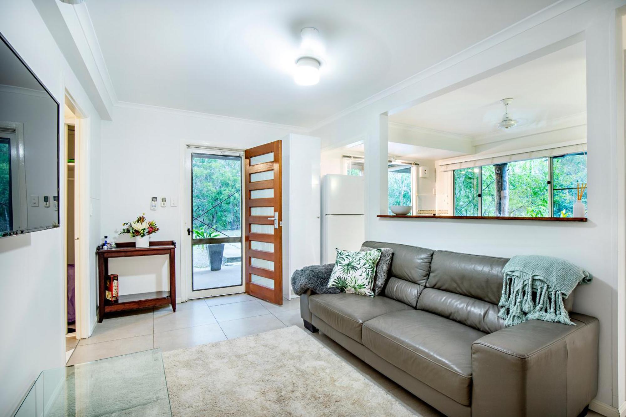 Airlie Beach Eco Cabins - Adults Only ภายนอก รูปภาพ