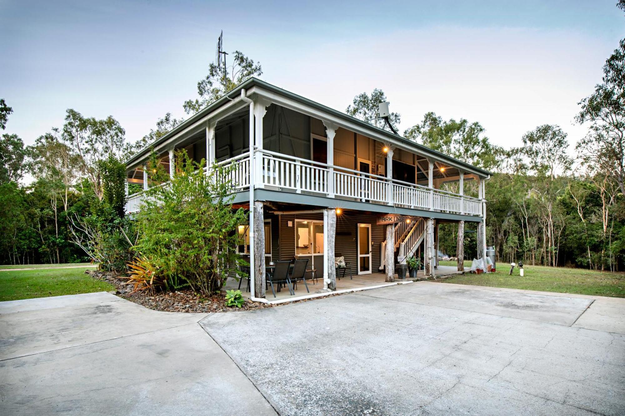 Airlie Beach Eco Cabins - Adults Only ภายนอก รูปภาพ