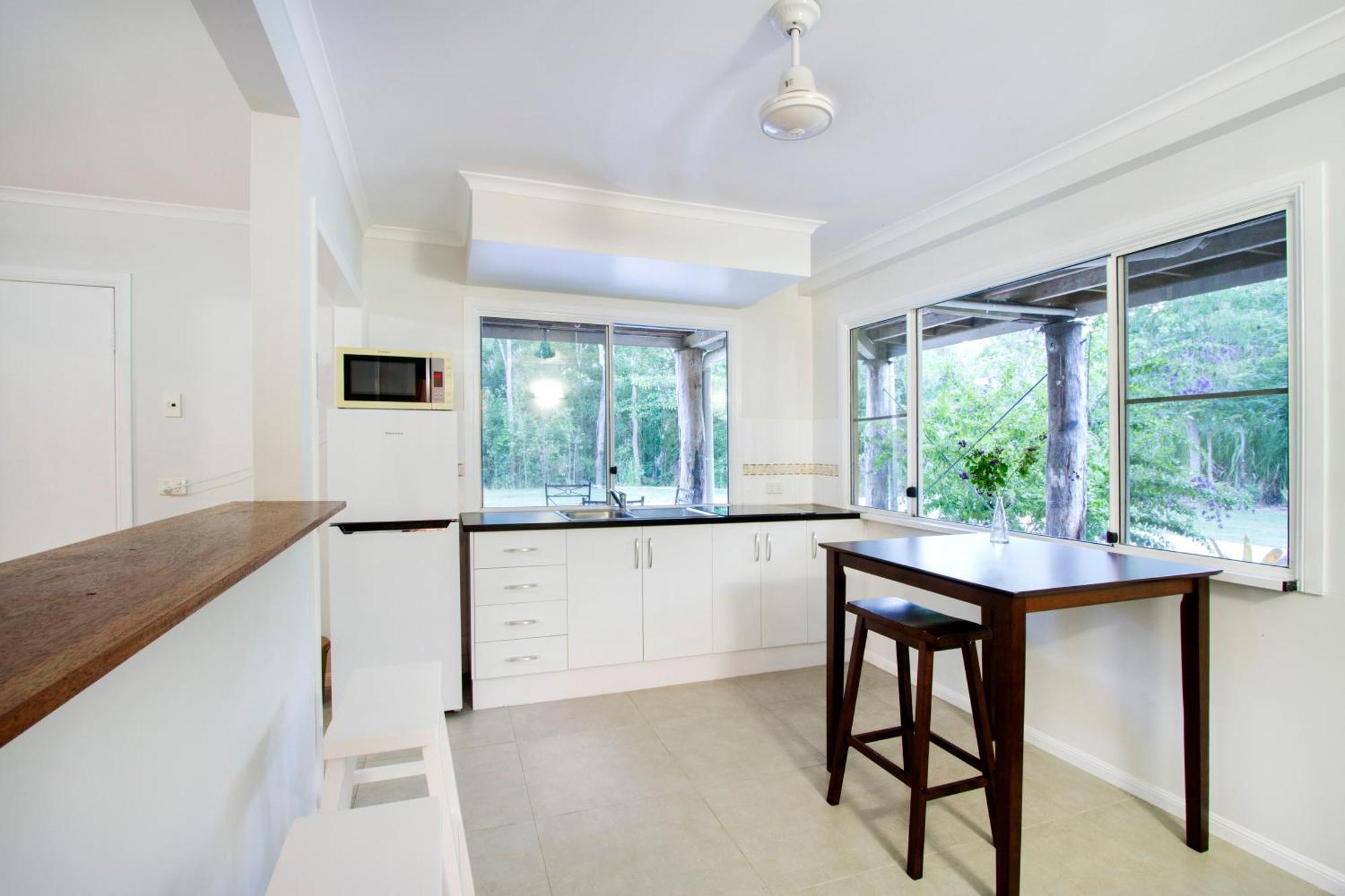 Airlie Beach Eco Cabins - Adults Only ภายนอก รูปภาพ