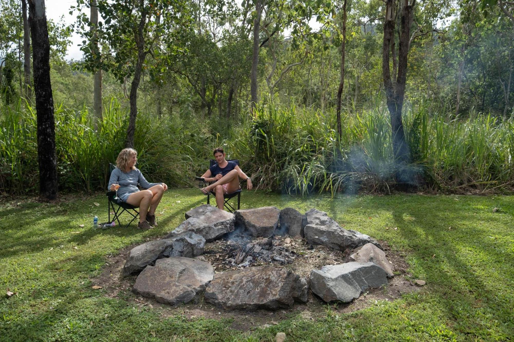 Airlie Beach Eco Cabins - Adults Only ภายนอก รูปภาพ