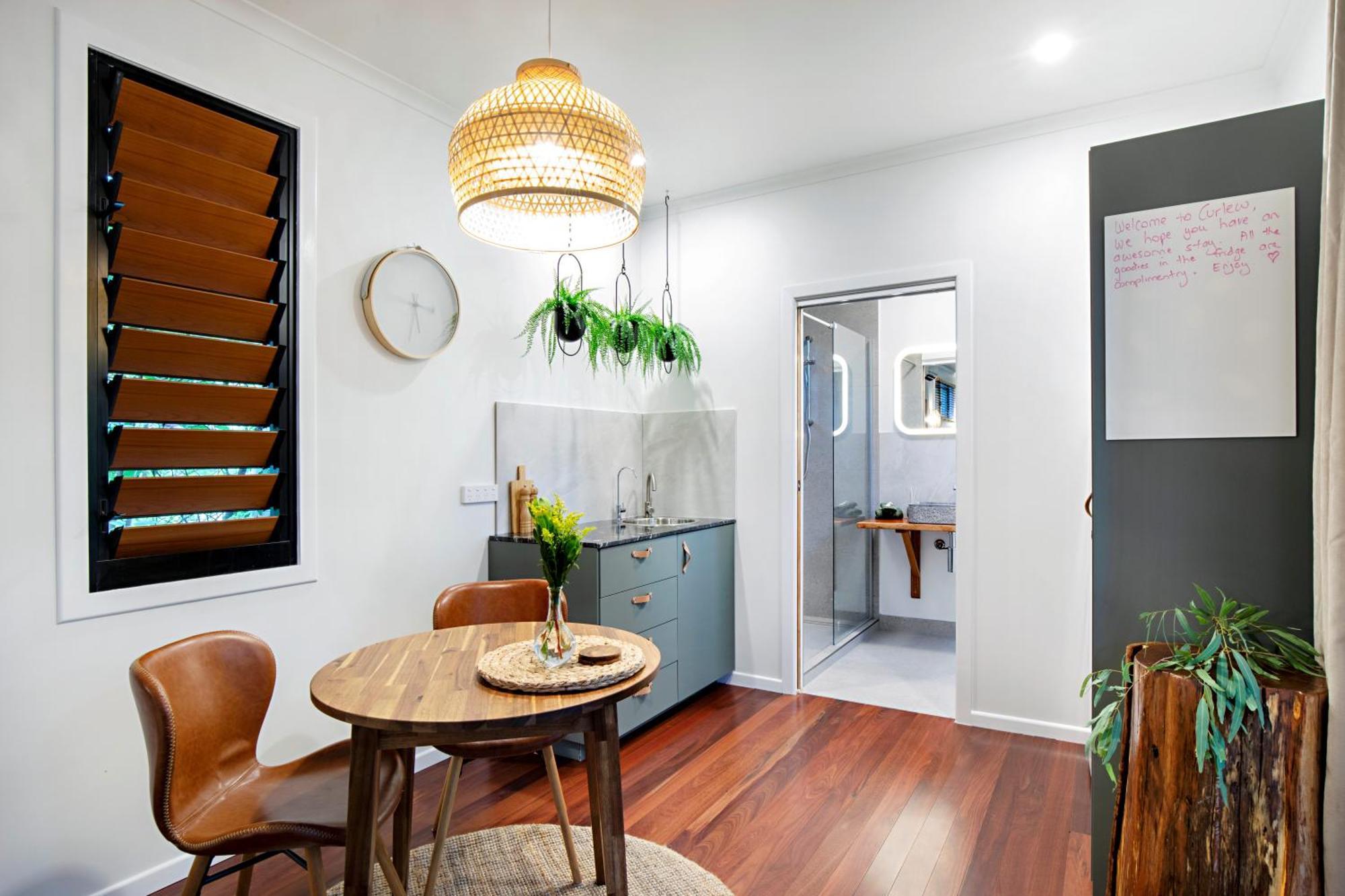 Airlie Beach Eco Cabins - Adults Only ภายนอก รูปภาพ