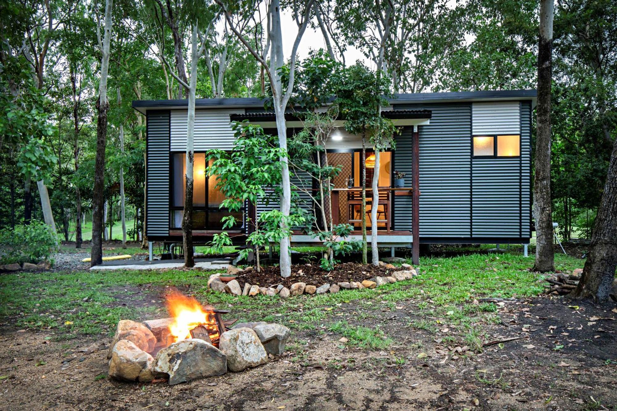 Airlie Beach Eco Cabins - Adults Only ภายนอก รูปภาพ